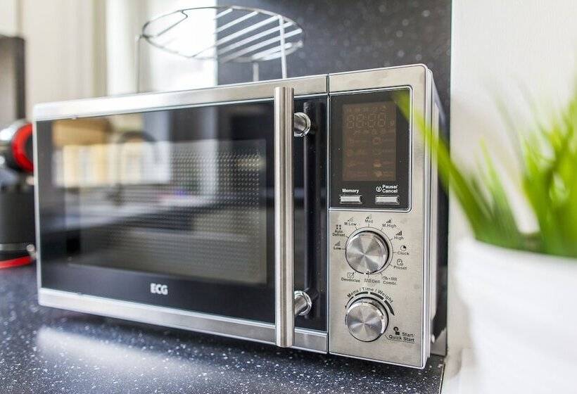 استودیوی استاندارد, Selinor Old Town Apartments