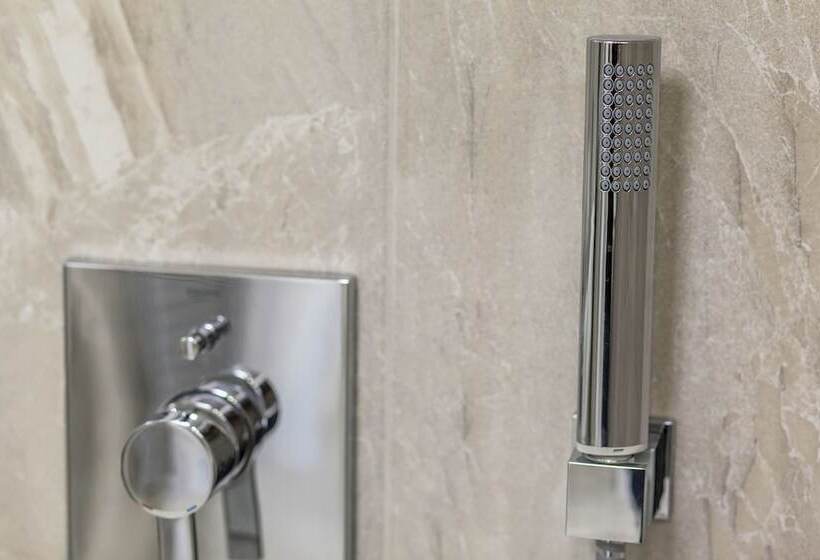 استودیوی استاندارد, Selinor Old Town Apartments