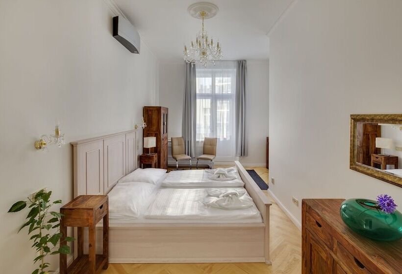استودیوی استاندارد, Selinor Old Town Apartments