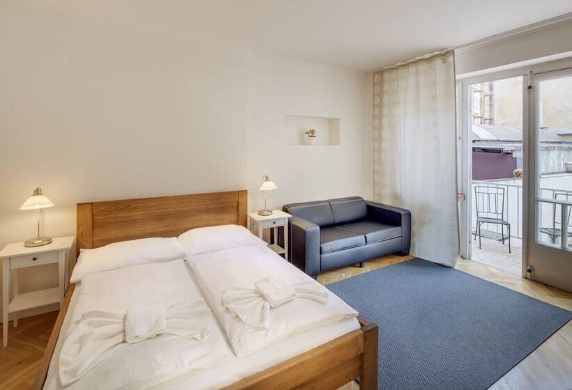 استودیوی استاندارد, Selinor Old Town Apartments