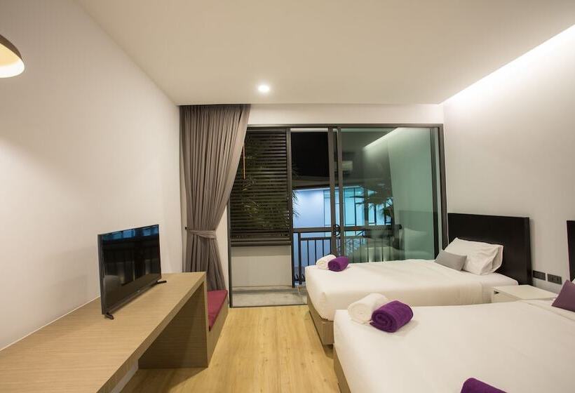 اتاق سه نفره دلوکس با چشم‌انداز استخر, Chaweng Villawee Hotel   Sha Plus