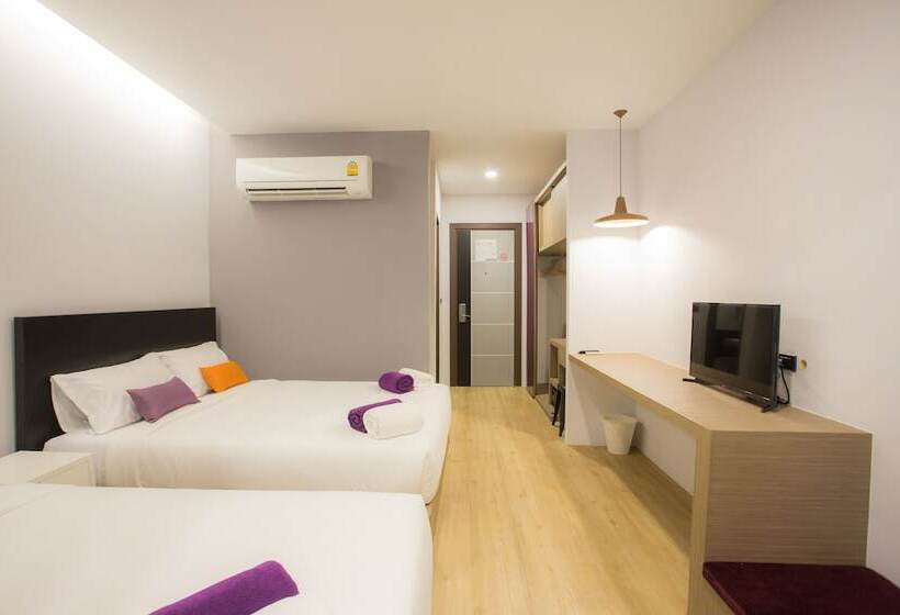 اتاق سه نفره دلوکس با چشم‌انداز استخر, Chaweng Villawee Hotel   Sha Plus