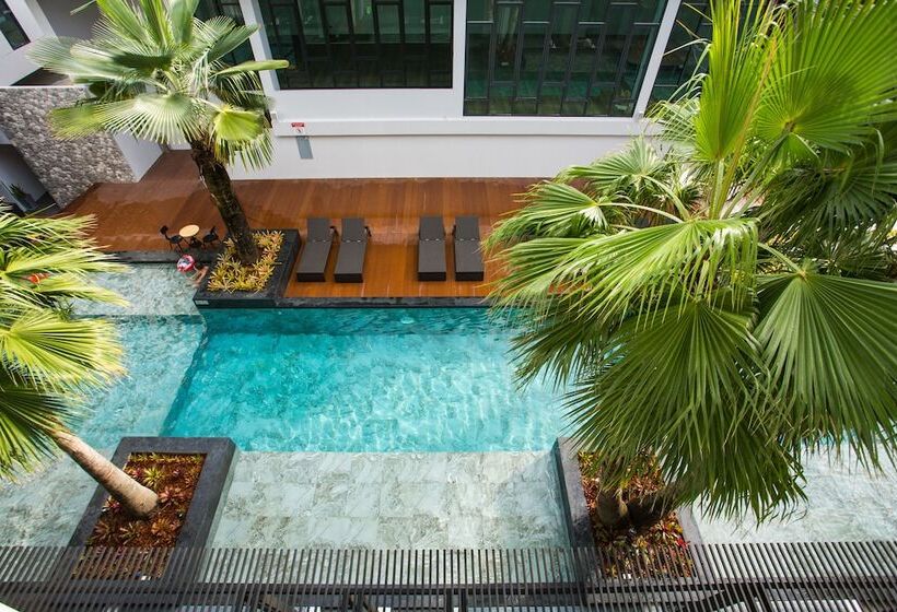 اتاق سه نفره دلوکس با چشم‌انداز استخر, Chaweng Villawee Hotel   Sha Plus