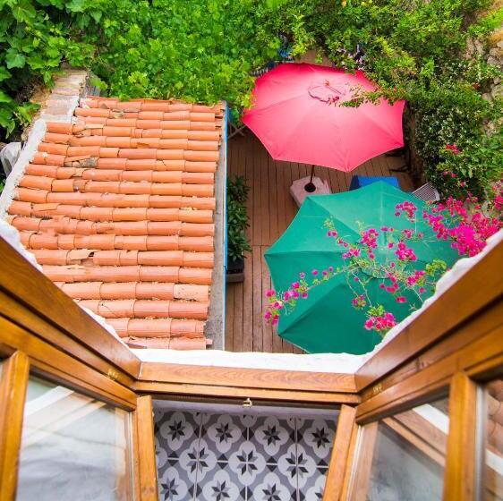 חדר סטנדרט, Afet Hanim Konagi