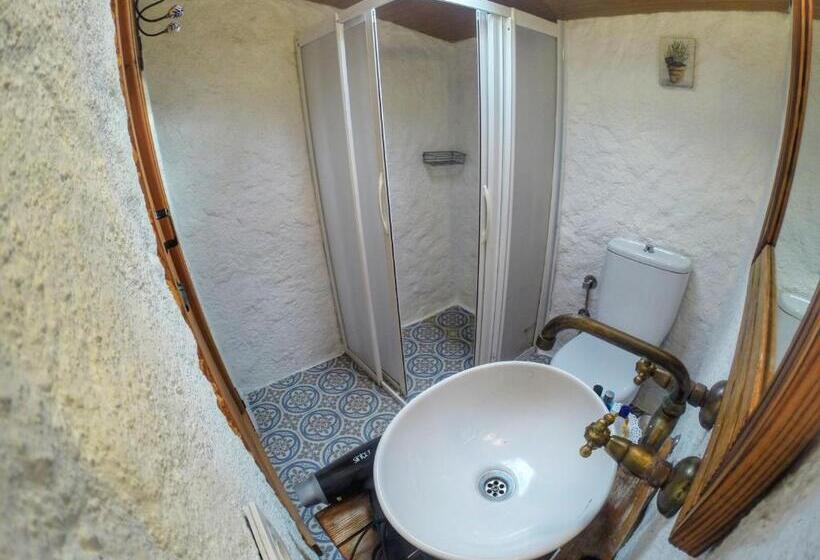 חדר סטנדרט, Afet Hanim Konagi