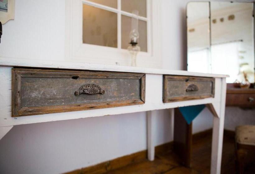 מיטת קינג בסוויטה, Afet Hanim Konagi