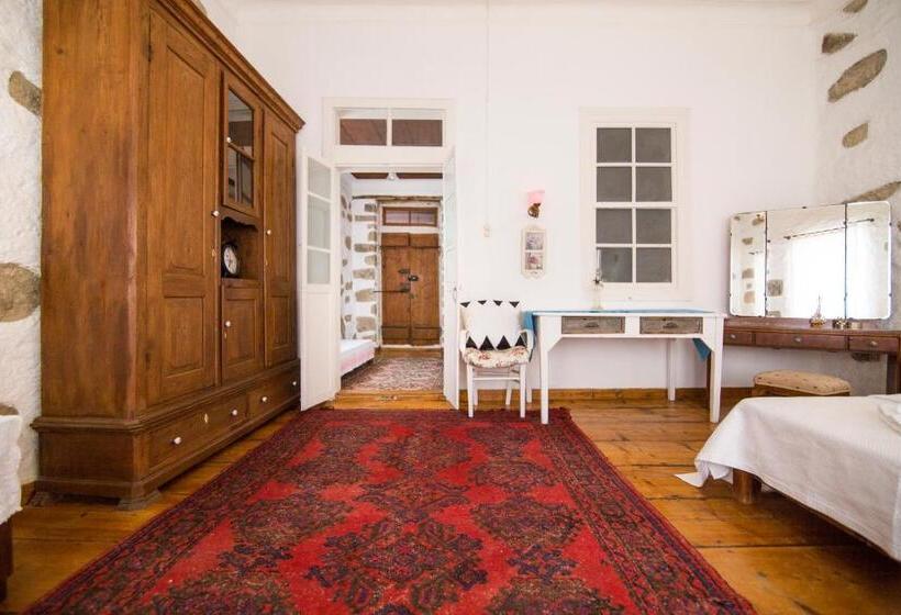 מיטת קינג בסוויטה, Afet Hanim Konagi