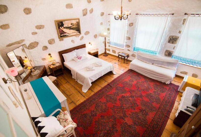 מיטת קינג בסוויטה, Afet Hanim Konagi