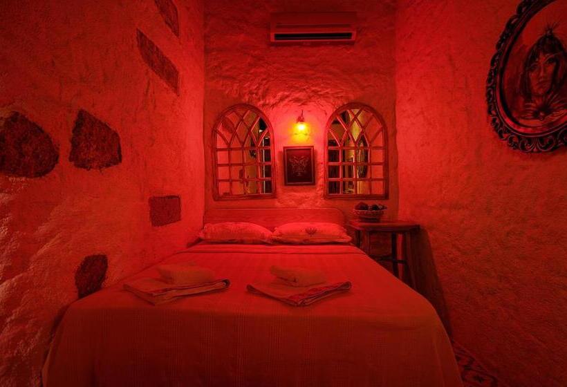 חדר אקונומי, Afet Hanim Konagi