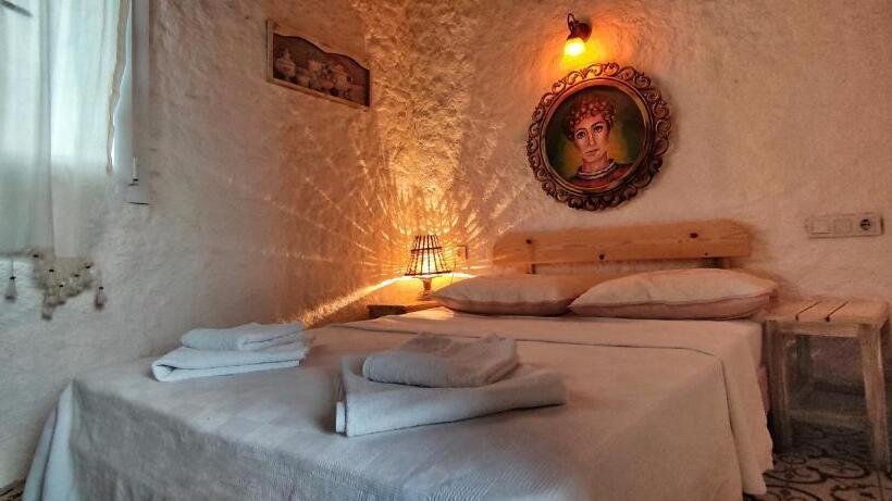 חדר סטנדרט, Afet Hanim Konagi