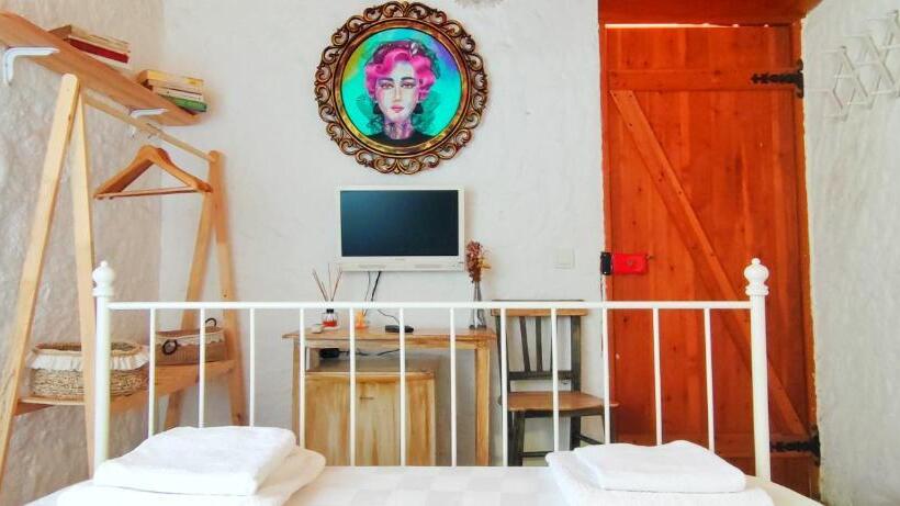 חדר סטנדרט, Afet Hanim Konagi