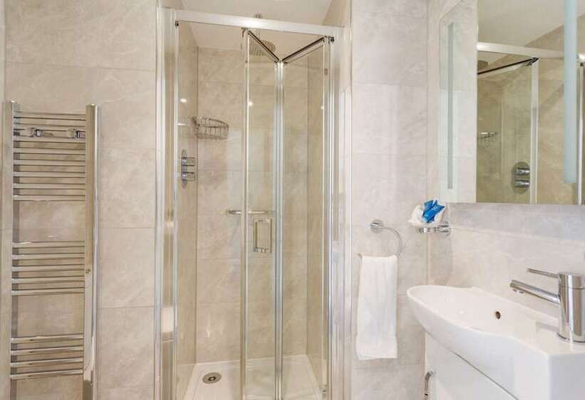 高级大房间, Gardiner Lodge