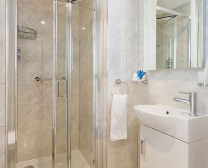 标准间, Gardiner Lodge