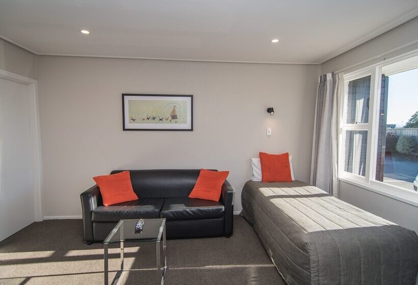 דירת חדר, Cedar Lodge Motel