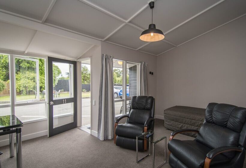 דירת חדר סופריור, Cedar Lodge Motel