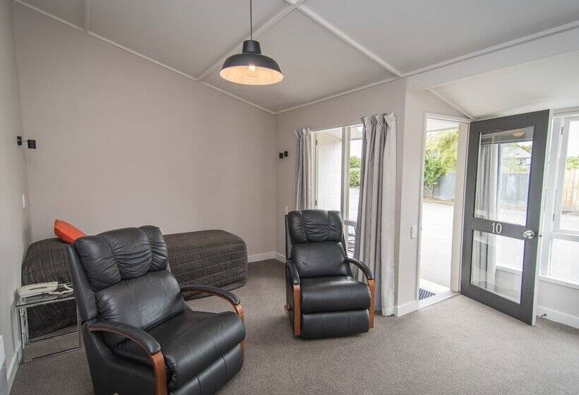 דירת חדר סופריור, Cedar Lodge Motel