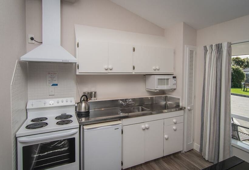 דירת חדר סופריור, Cedar Lodge Motel