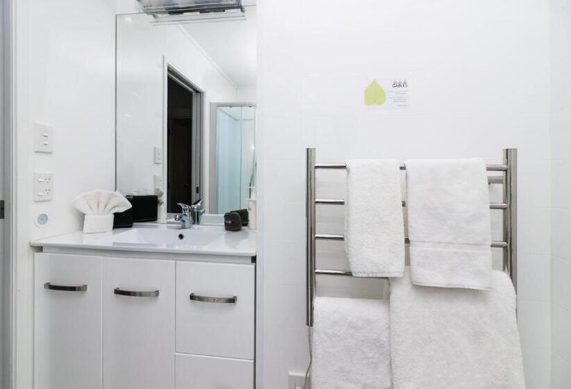 デラックススイート, Gables Lakefront Resort