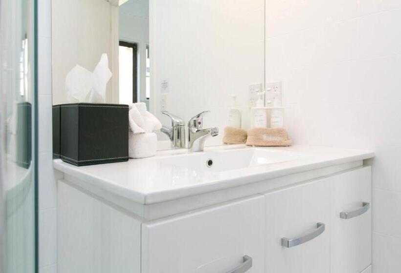 Superior suite with lake view, Gables Lakefront Resort