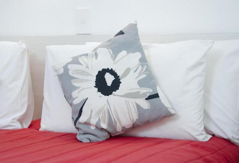 デラックススイート, Gables Lakefront Resort