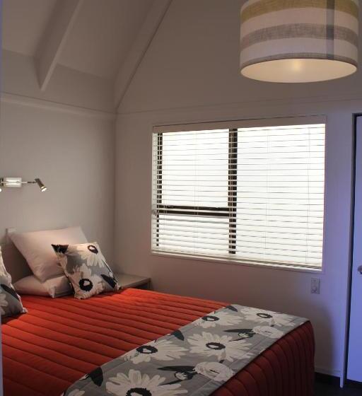 デラックススイート, Gables Lakefront Resort