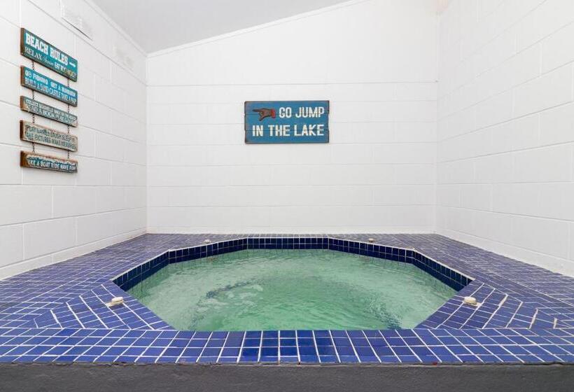 Superior suite with lake view, Gables Lakefront Resort