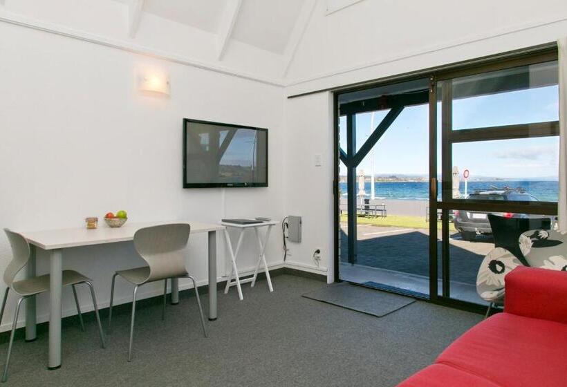 デラックススイート, Gables Lakefront Resort