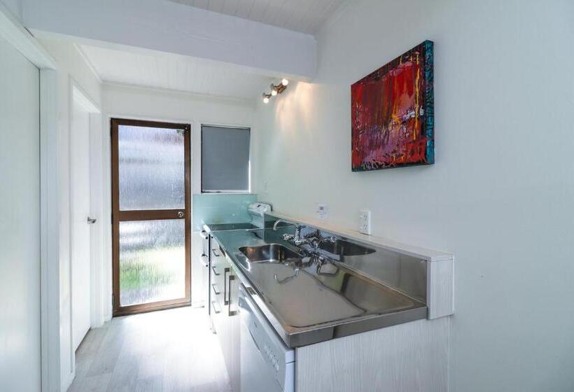 Superior suite with lake view, Gables Lakefront Resort