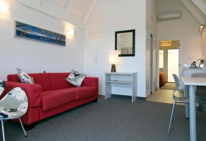 Superior suite with lake view, Gables Lakefront Resort