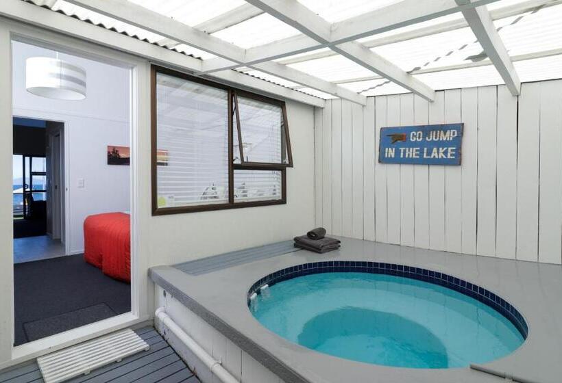 Superior suite with lake view, Gables Lakefront Resort