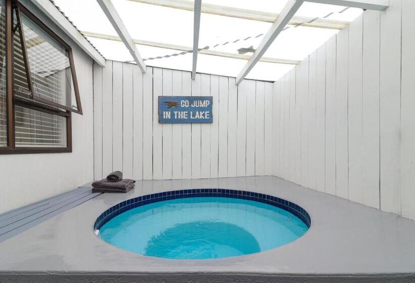 Superior suite with lake view, Gables Lakefront Resort