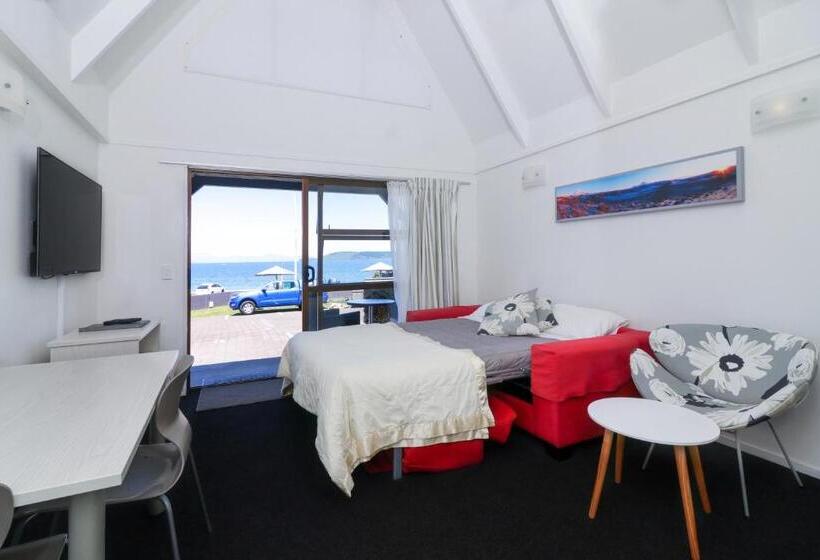 Superior suite with lake view, Gables Lakefront Resort