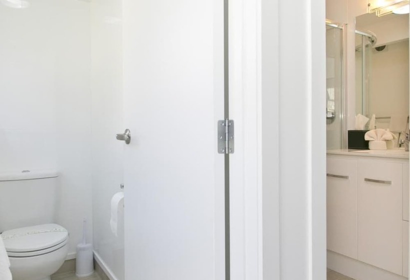 デラックススイート, Gables Lakefront Resort