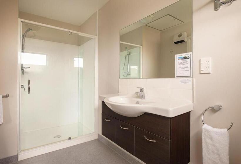 Студия Superior, Ashford Motor Lodge