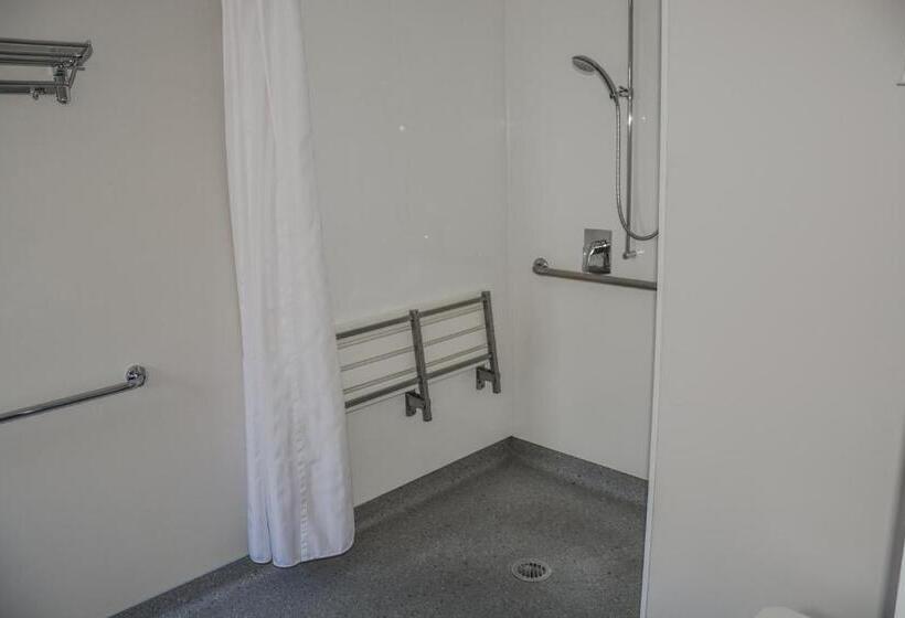 Студия Superior, Ashford Motor Lodge