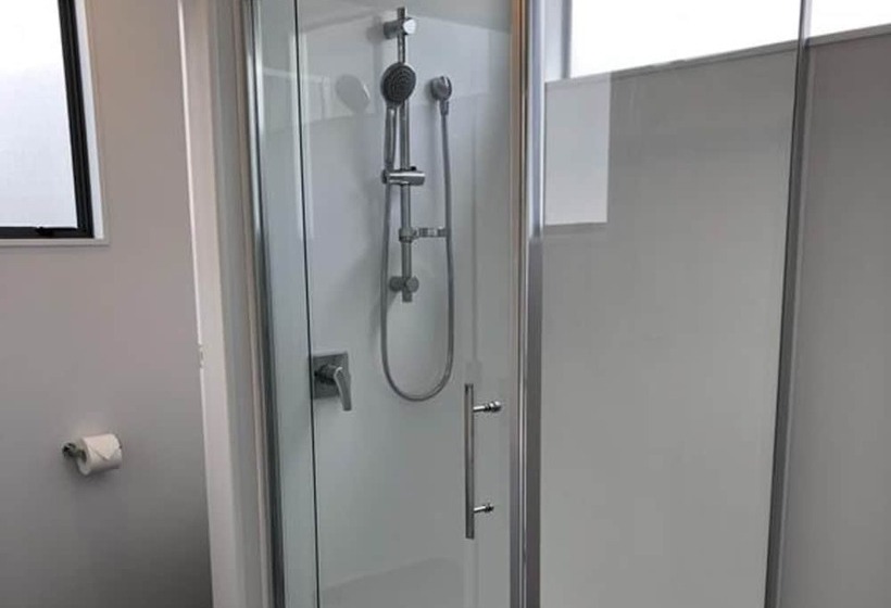 Студия Стандарт, Durham Court Motor Inn