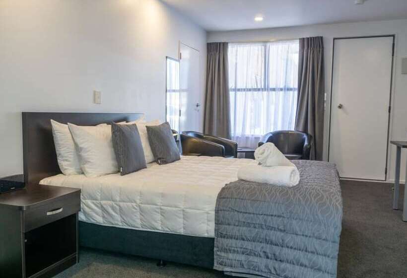 スタンダードスタジオ, Durham Court Motor Inn