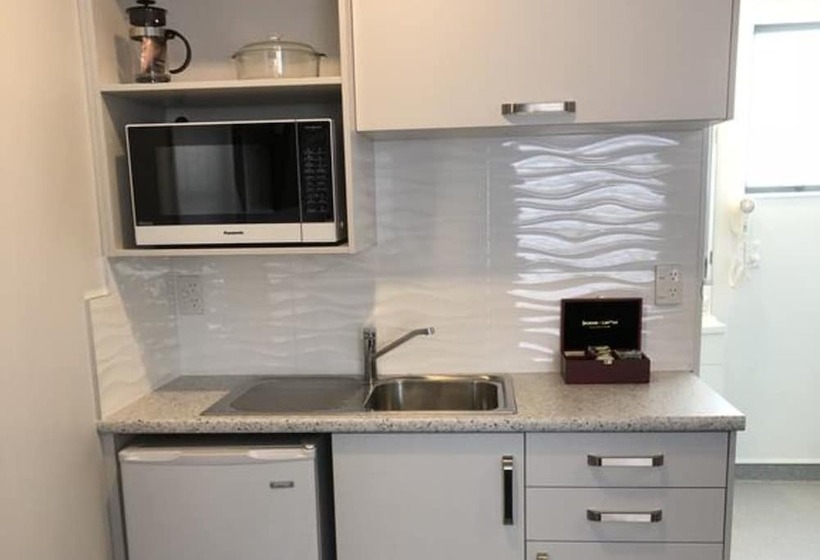 スタンダードスタジオ, Durham Court Motor Inn