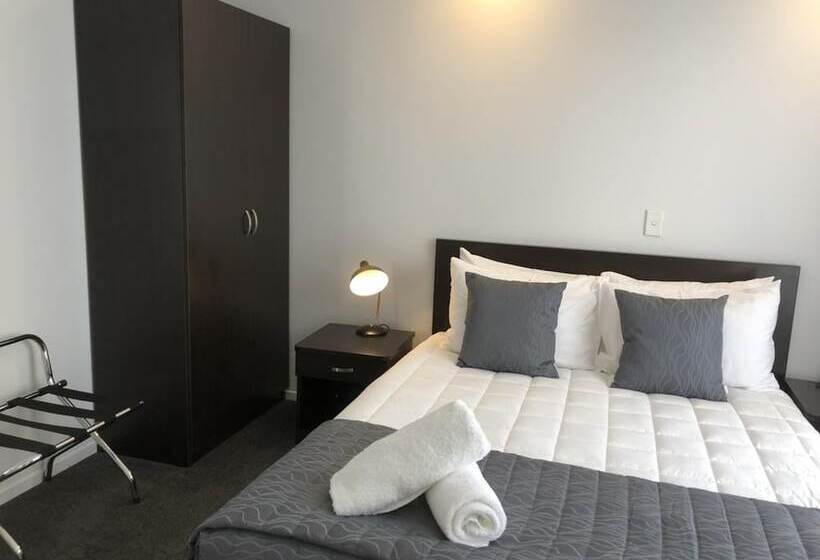 スタンダードスタジオ, Durham Court Motor Inn