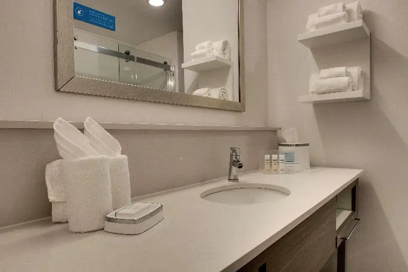اتاق استاندارد یک نفره, New Guangzhou Guest House