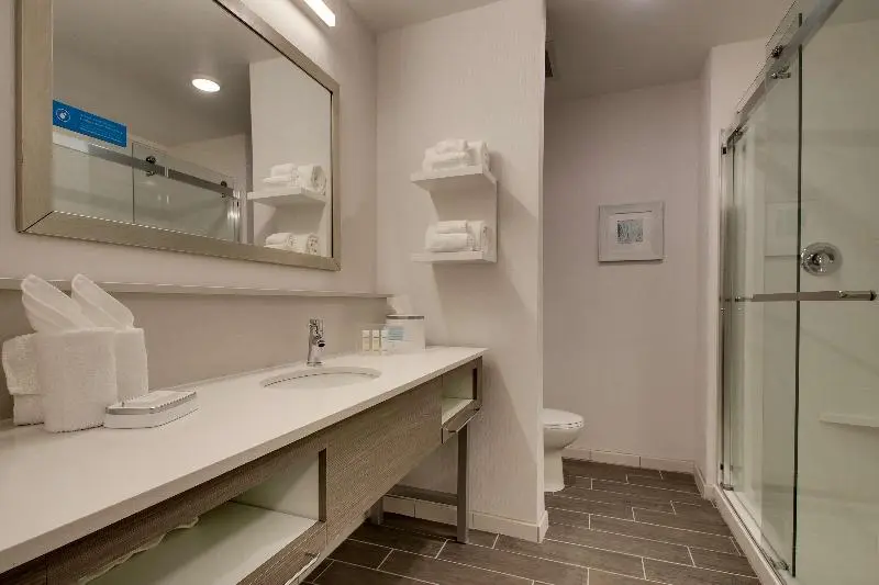 اتاق استاندارد یک نفره, New Guangzhou Guest House
