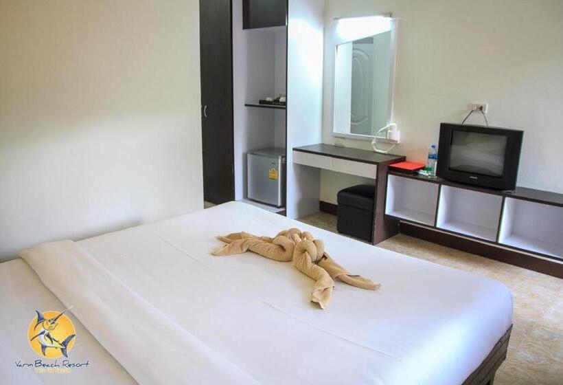 디럭스 룸 킹사이즈 침대, Varin Beach Resort