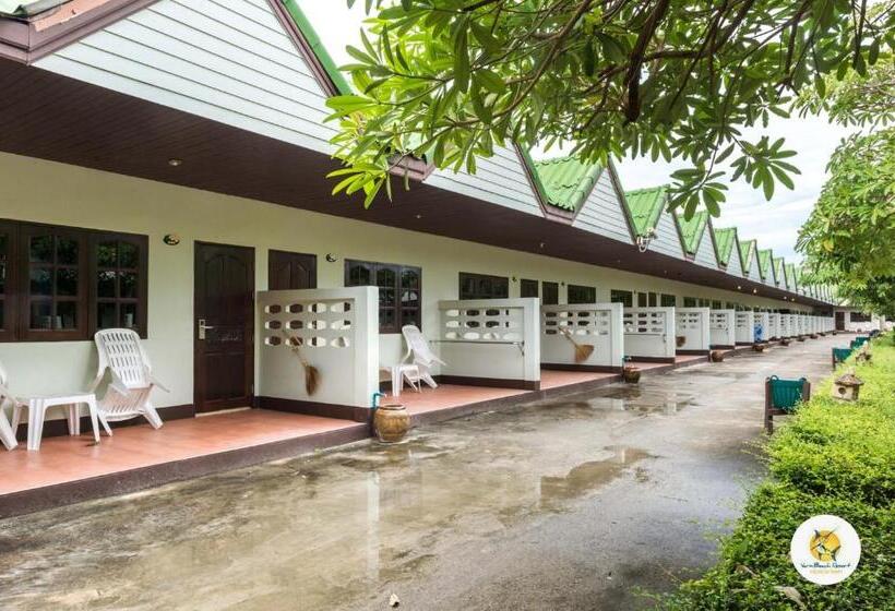 디럭스 룸 킹사이즈 침대, Varin Beach Resort