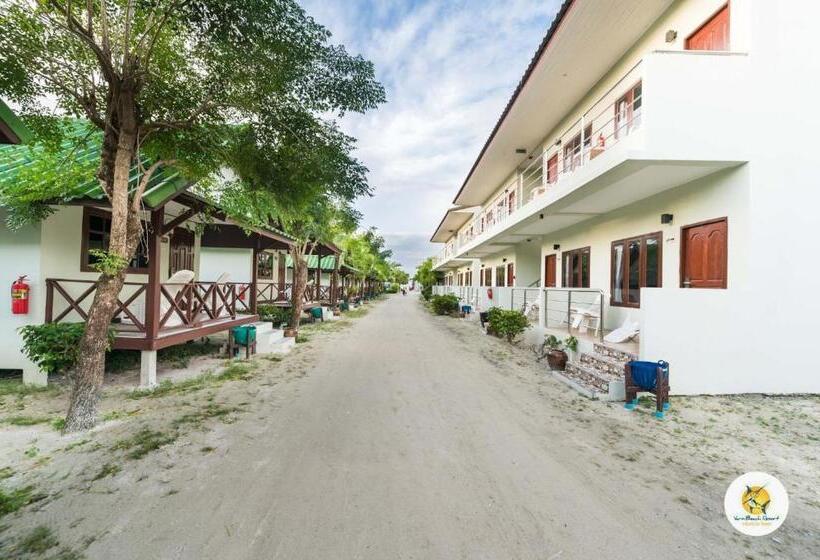 스탠다드 룸 킹사이즈 침대, Varin Beach Resort