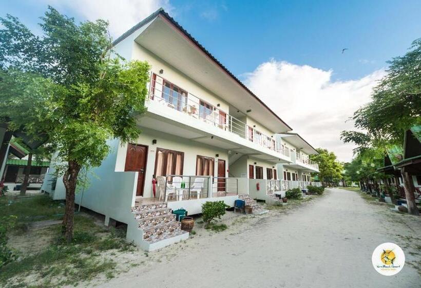 스탠다드 룸 킹사이즈 침대, Varin Beach Resort