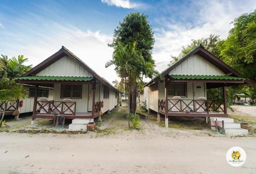 스탠다드 방갈로, Varin Beach Resort