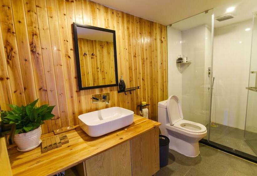 اتاق لوکس سه تخته, Greenforest Lodge