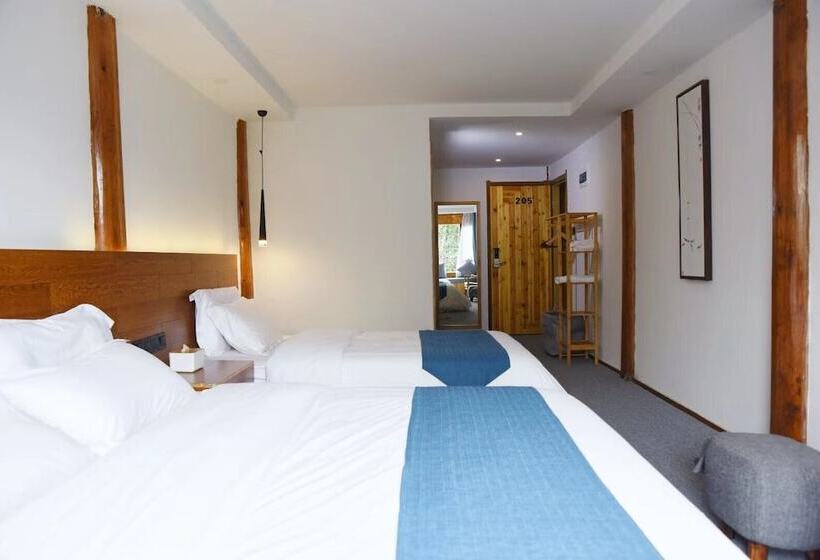 Трехместный Номер Deluxe, Greenforest Lodge