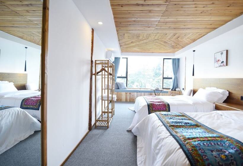 اتاق لوکس سه تخته, Greenforest Lodge