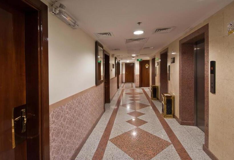 חדר סטנדרט לשלושה, Diyar Al Nakheel